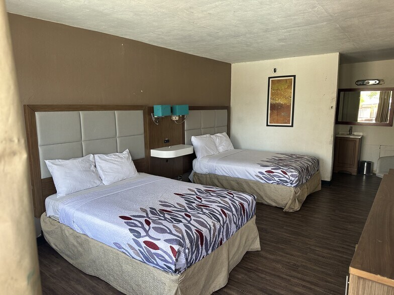 More Photos Of 1365 W Grant Rd, Tucson Hotel For Sale