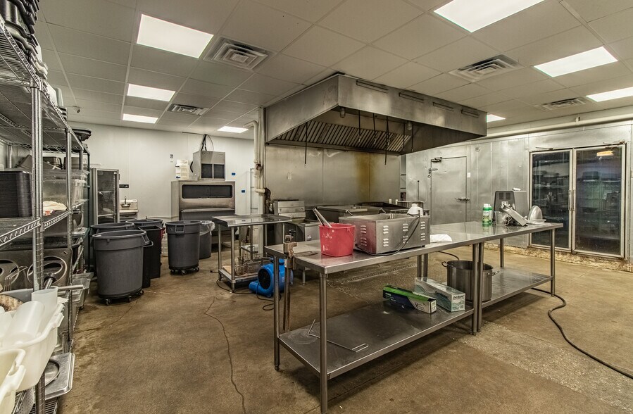 More Photos Of 2057 E Madison Ave, Bastrop Freestanding For Sale