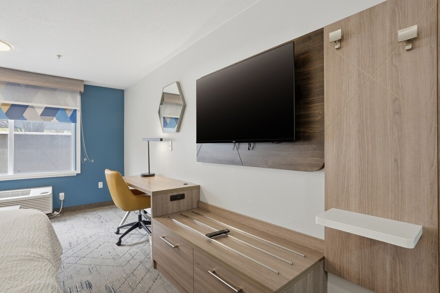 More Photos Of 10680 S Auto Mall Dr, Sandy Hotel For Sale