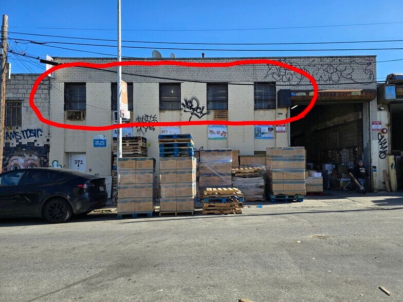 More Photos Of 372 Ten Eyck St, Brooklyn Warehouse For Lease