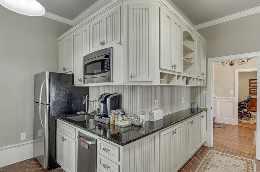 More Photos Of 15800 Birmingham Hwy, Alpharetta Office For Sale