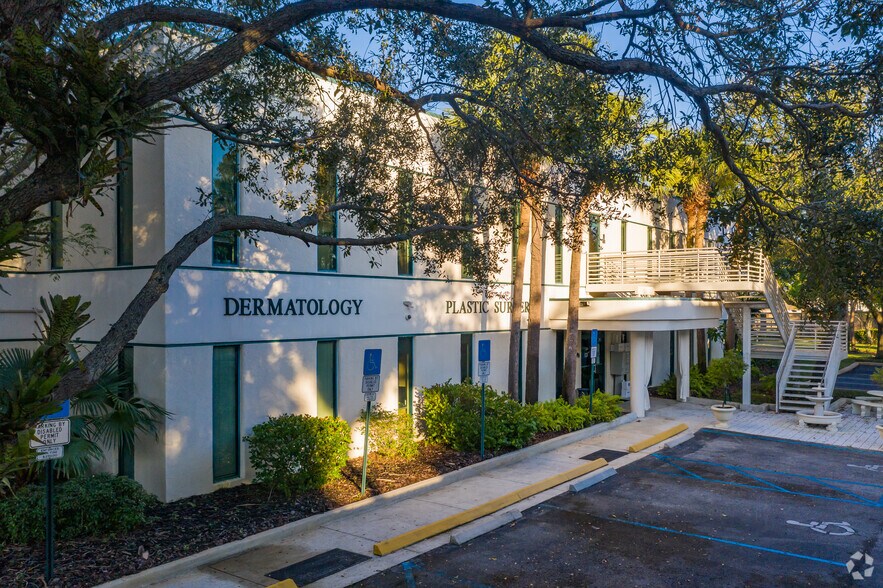 Primary Photo Of 4161 NW 5th St, Plantation Medical For Lease