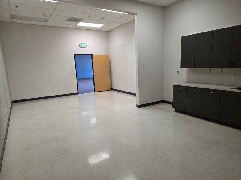 More Photos Of 1463 Moffat Blvd, Manteca Warehouse For Lease