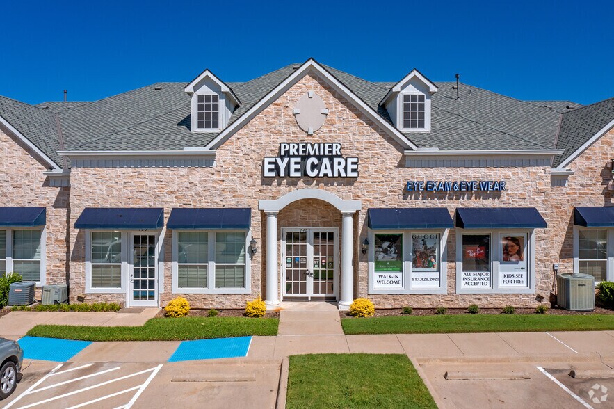 More Photos Of 5421 Basswood Blvd, Fort Worth Office For Lease