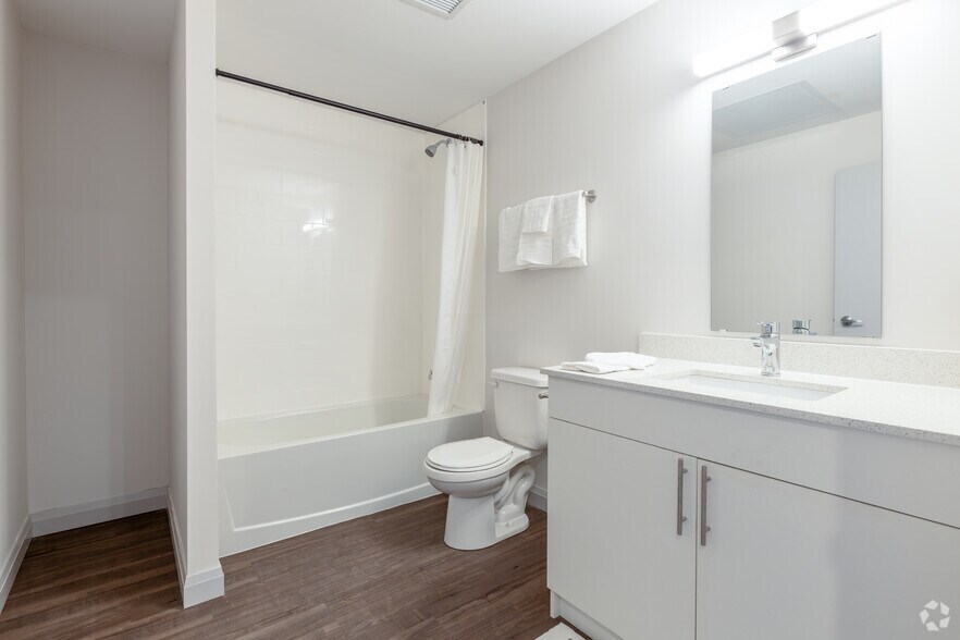 More Photos Of 16 Queen St W, Cambridge Apartments For Lease