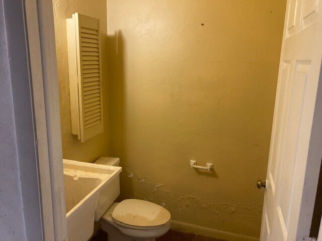 More Photos Of 960 Chalmer Dr, Marco Island Light Manufacturing For Sale