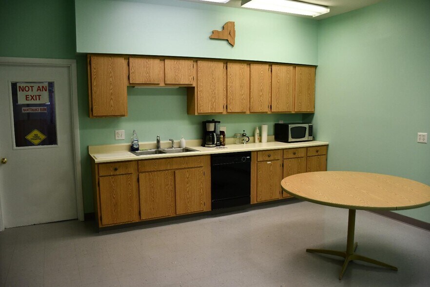 More Photos Of 107 Corona Ave, Groton Warehouse For Sale