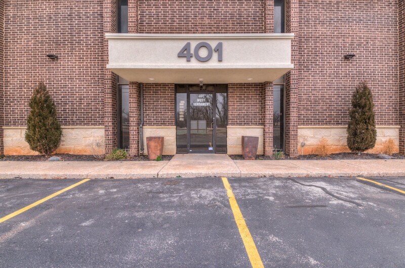 More Photos Of 401 W Vandament Ave, Yukon Office For Lease