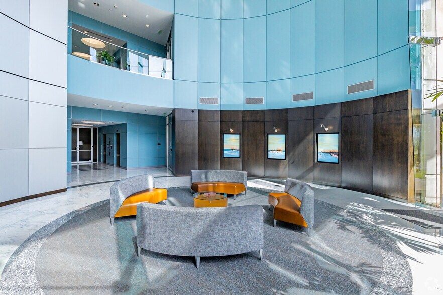 More Photos Of 15550 Lightwave Dr, Clearwater Office For Lease