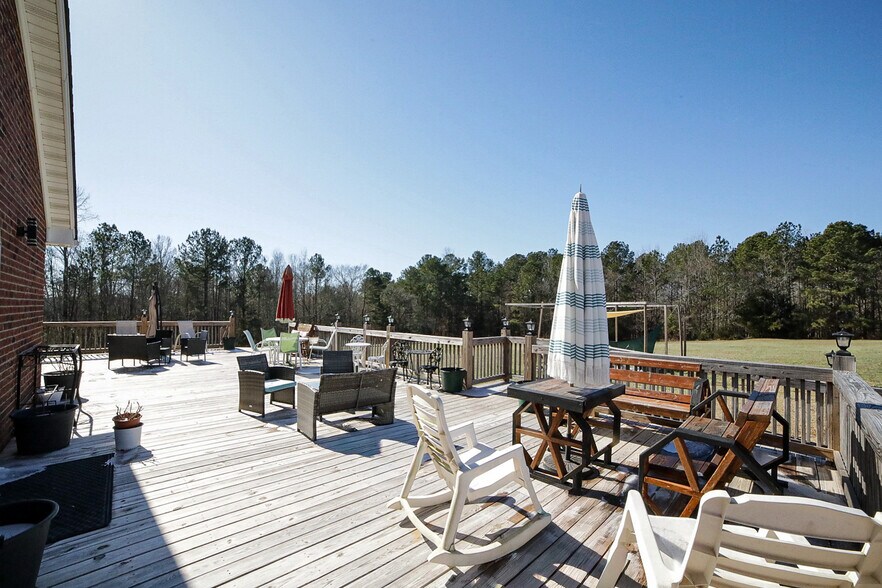 More Photos Of 9 Callaway Dr, Crawford Restaurant For Sale