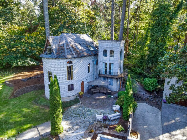 More Photos Of 1820 E 28th Ave, Eugene Multifamily For Sale