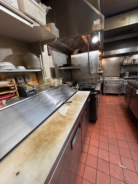 More Photos Of 572 2nd Ave, Troy Restaurant For Sale
