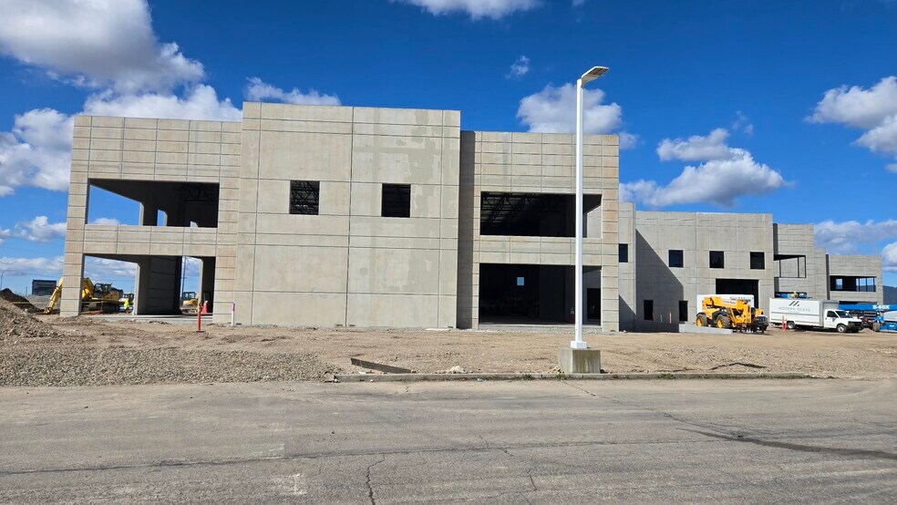 More Photos Of 22421 E Appleway Ave, Liberty Lake Showroom For Lease