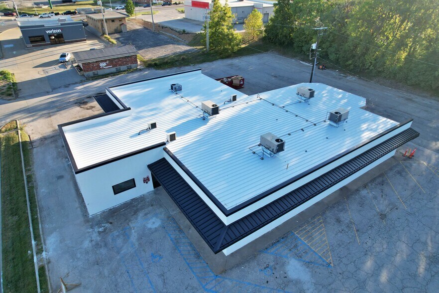 More Photos Of 700 S Limit Ave, Sedalia Medical For Lease