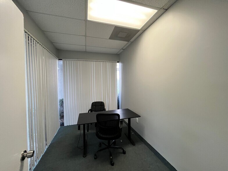 More Photos Of 5601 Powerline Rd, Fort Lauderdale Light Distribution For Lease