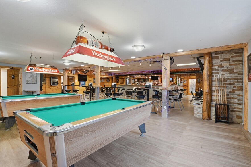 More Photos Of 1401 Laurel St, Whitewood Restaurant For Sale