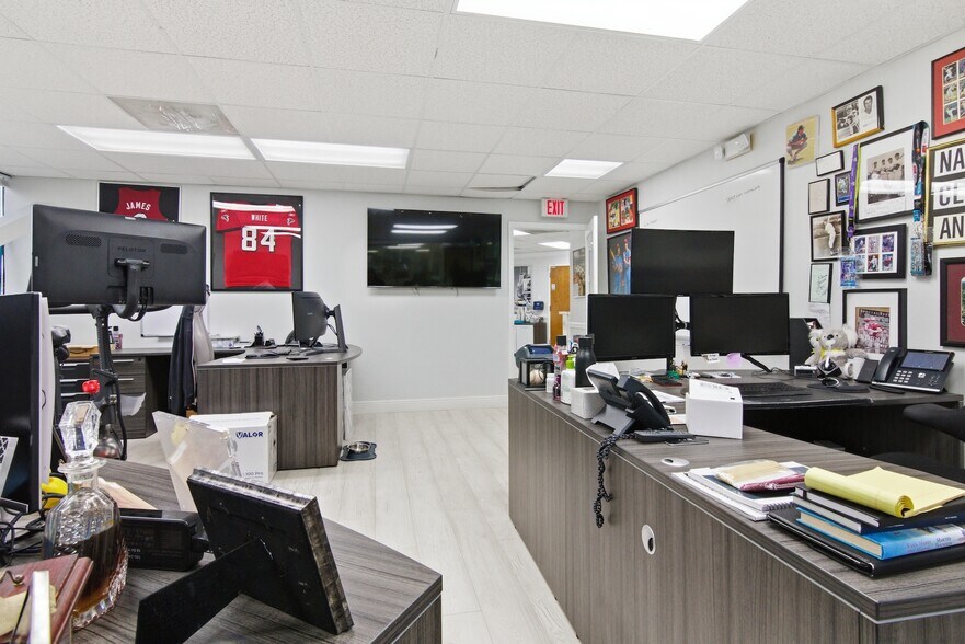 More Photos Of 1640 W Oakland Park Blvd, Fort Lauderdale Office For Sale