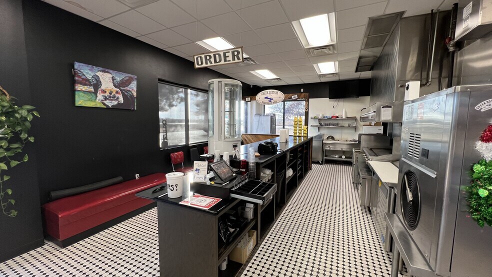 More Photos Of 1107 NW 32nd St, Newcastle Restaurant For Sale