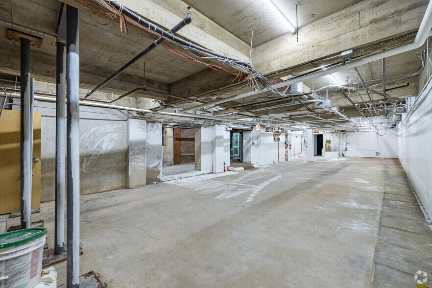 More Photos Of 201 N Wood Ave, Linden Bank For Lease