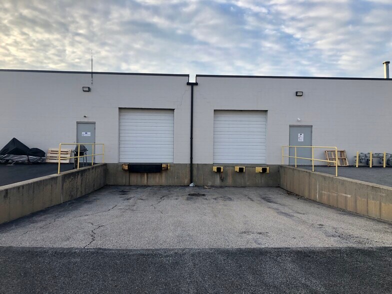 More Photos Of 20 Altieri Way, Warwick Flex For Lease