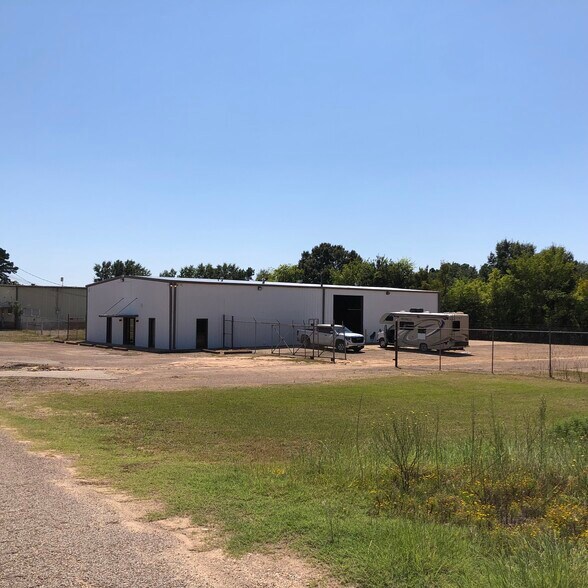 More Photos Of 5871 FM 2767, Tyler Warehouse For Lease
