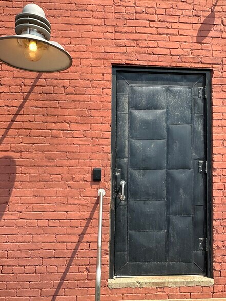 More Photos Of 12 Havemeyer Pl, Greenwich Office For Lease