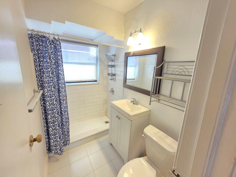 More Photos Of 560 NE 15th Ave, Fort Lauderdale Apartments For Sale