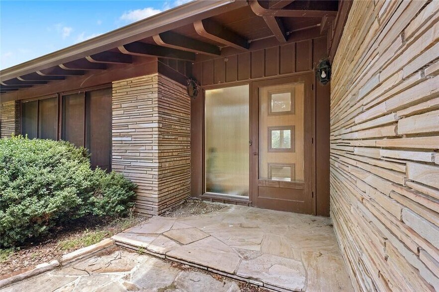 More Photos Of 1051 Peterson Dr, Decatur Specialty For Sale
