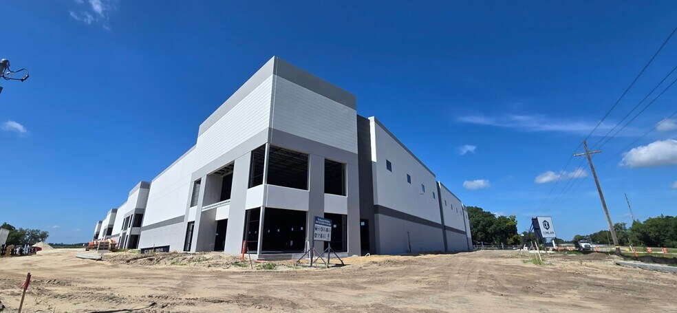 More Photos Of 8515 FL-33, Lakeland Distribution For Sale