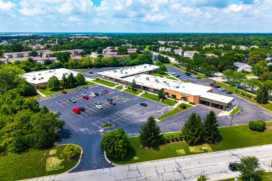 More Photos Of 391 Quadrangle Dr, Bolingbrook Office For Lease