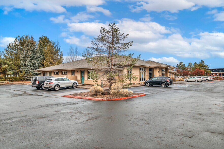 More Photos Of 2400 NE Neff Rd, Bend Medical For Lease