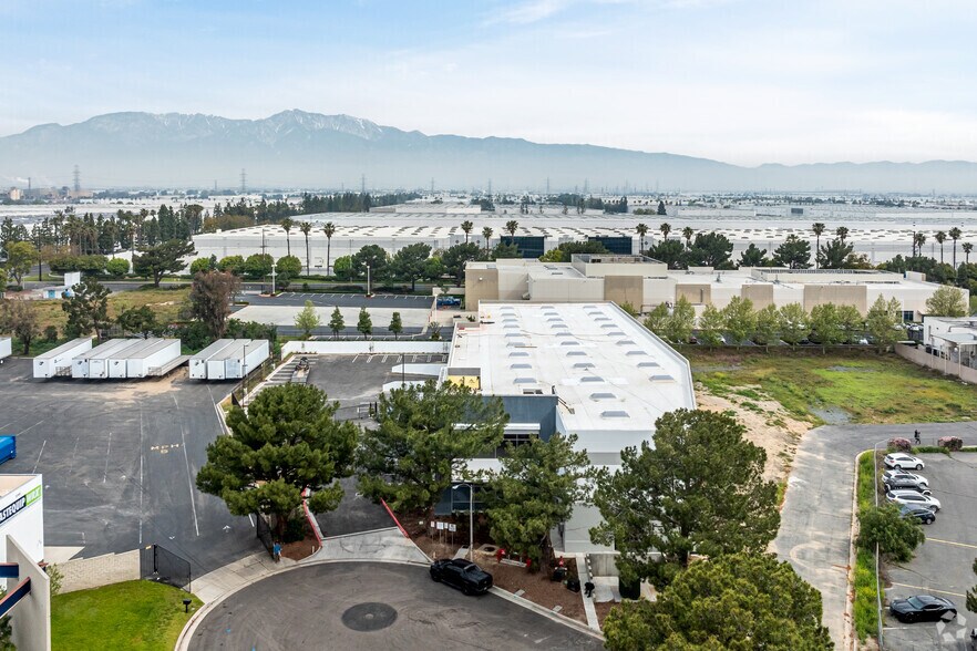 More Photos Of 11295 Inland Ave, Jurupa Valley Manufacturing For Sale