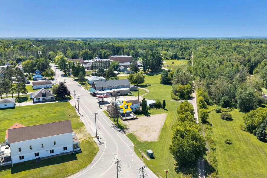 More Photos Of 621 Bissell St, White Lake Restaurant For Sale