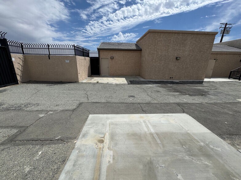 More Photos Of 3535 N Anza Rd, Palm Springs Warehouse For Lease