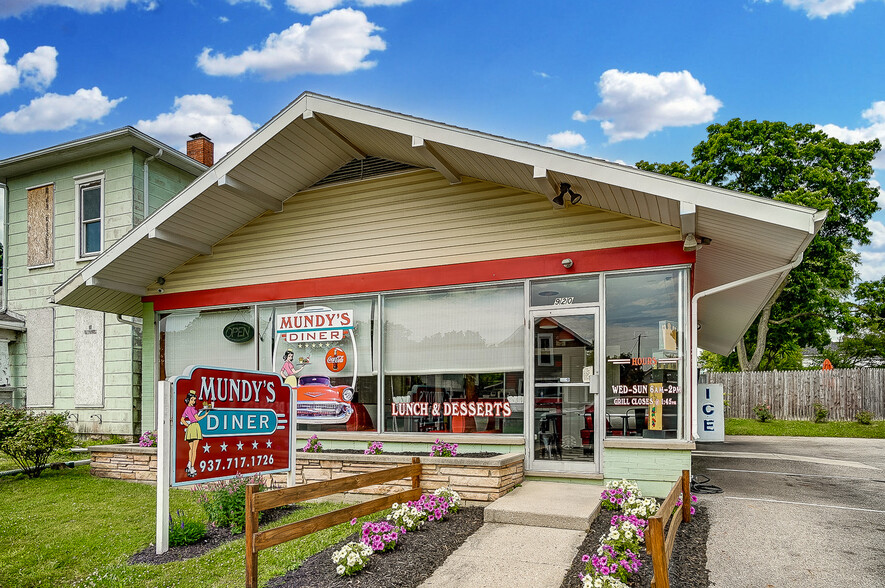 Primary Photo Of 920 Selma Rd, Springfield Restaurant For Sale