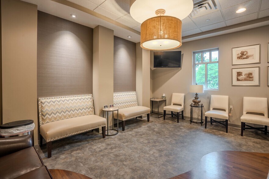 More Photos Of 1941 S Germantown Rd, Germantown Medical For Lease