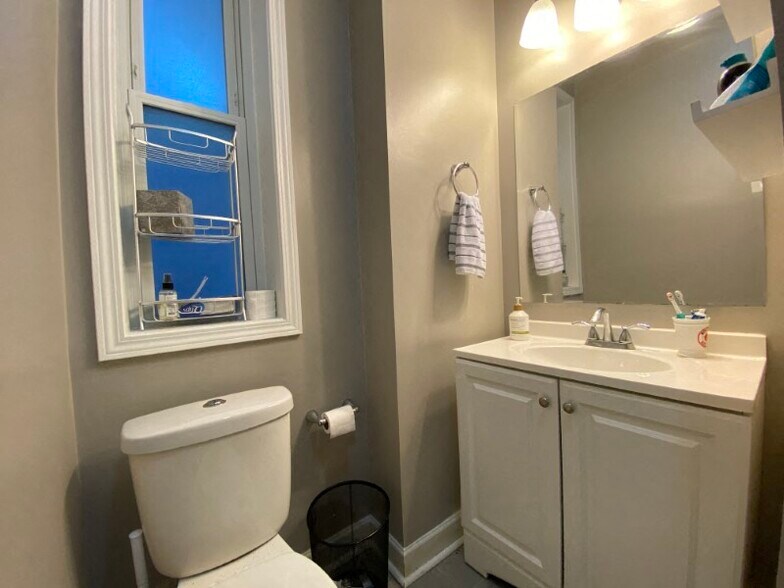 More Photos Of 2014 W McLean Ave, Chicago Apartments For Sale