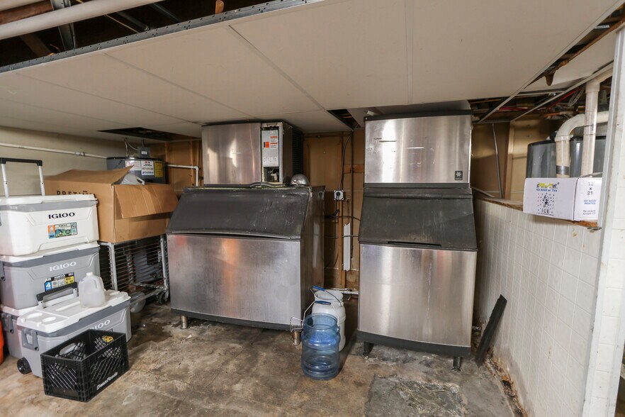 More Photos Of 1024 Noble St, Anniston Storefront Retail Office For Sale