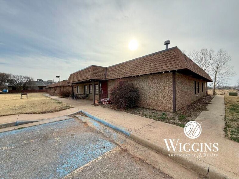 Primary Photo Of 70 N 31st St, Clinton Healthcare For Sale