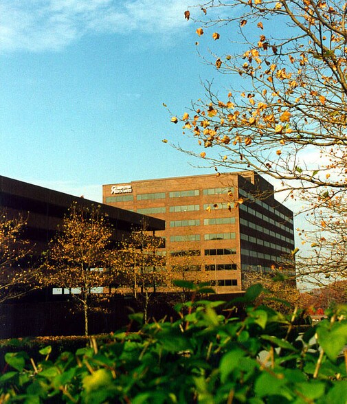 More Photos Of 2 Executive Dr, Fort Lee Office For Lease