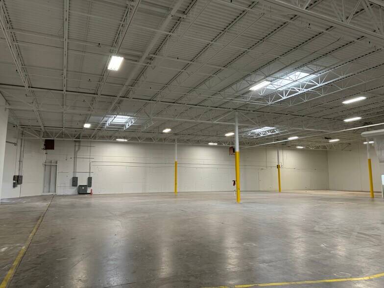 More Photos Of 2853 Dickerson Pky, Carrollton Light Distribution For Lease