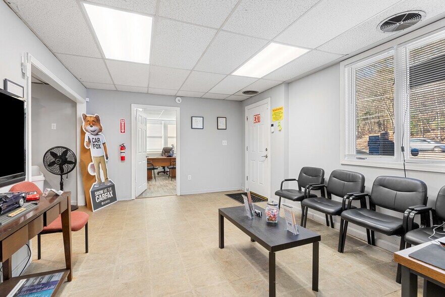More Photos Of 990 S Main St, Athol Auto Dealership For Sale