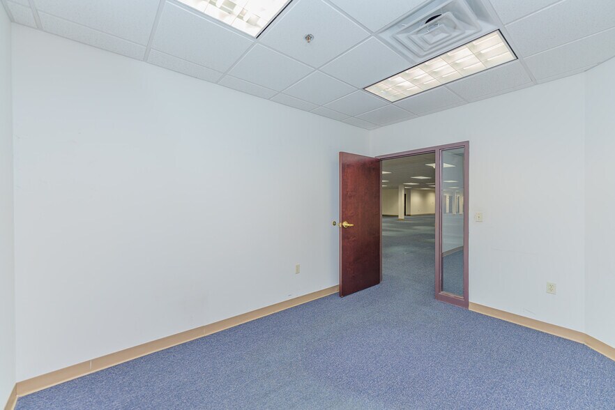 More Photos Of 10 Maxwell Dr, Clifton Park Medical For Lease
