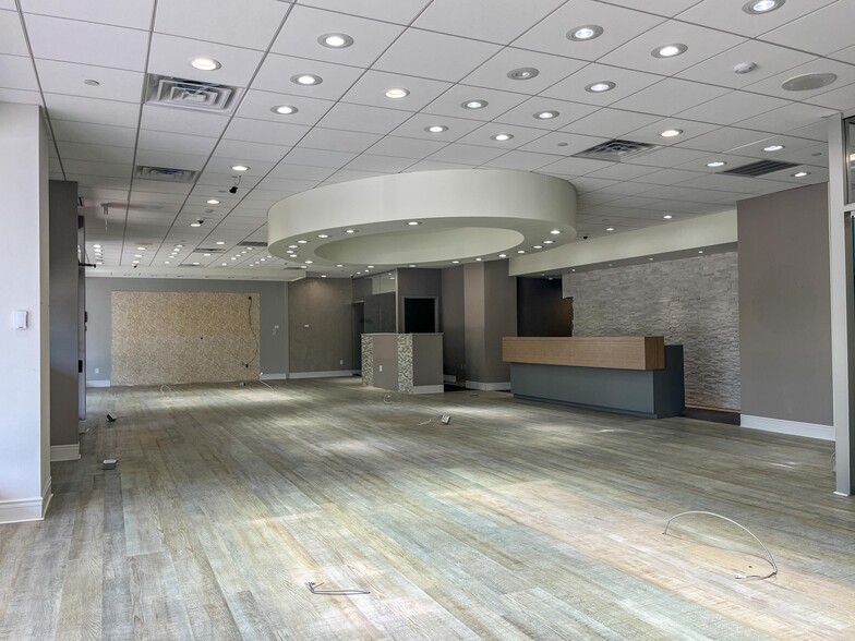 More Photos Of 101 1st Ave SW, Rochester Hotel For Lease