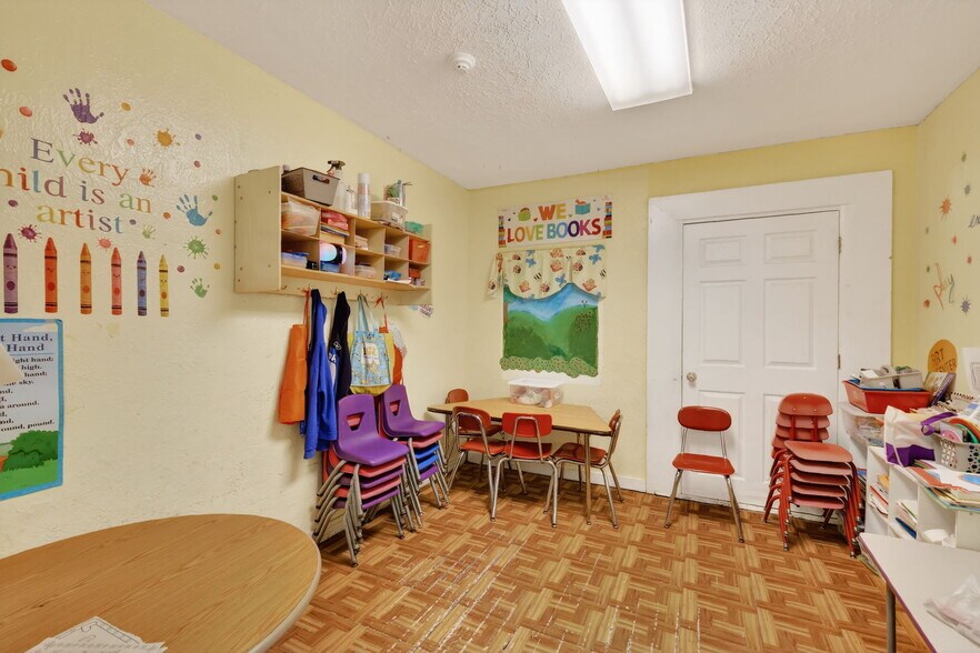 More Photos Of 4075 N County Road 19A, Mount Dora Daycare Center For Sale