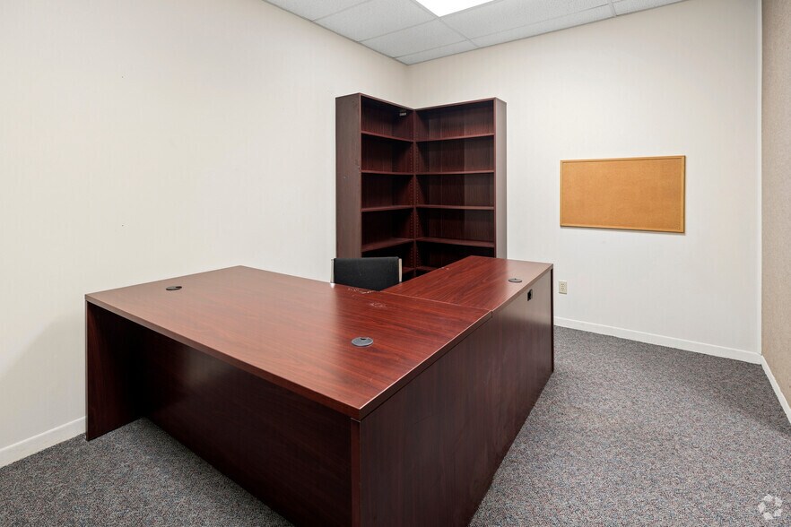 More Photos Of 730 NE Waldo Rd, Gainesville Office For Sale