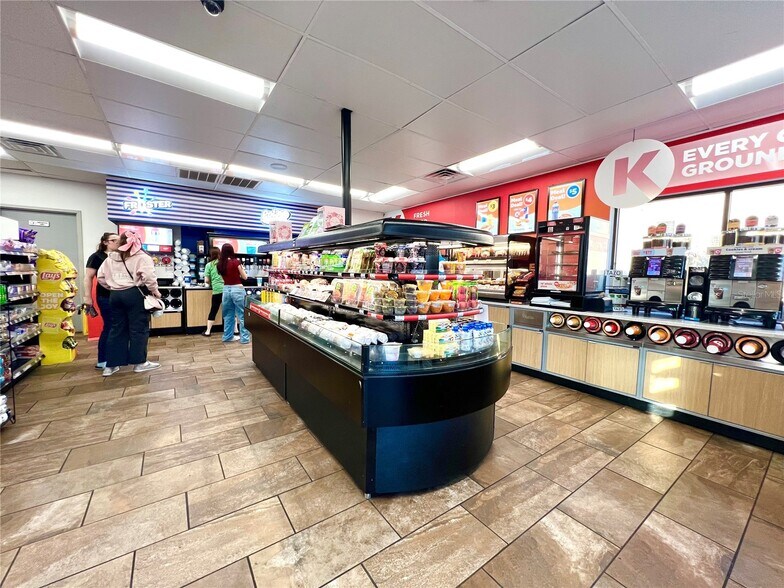 More Photos Of 310 W Main St, Bartow Convenience Store For Sale