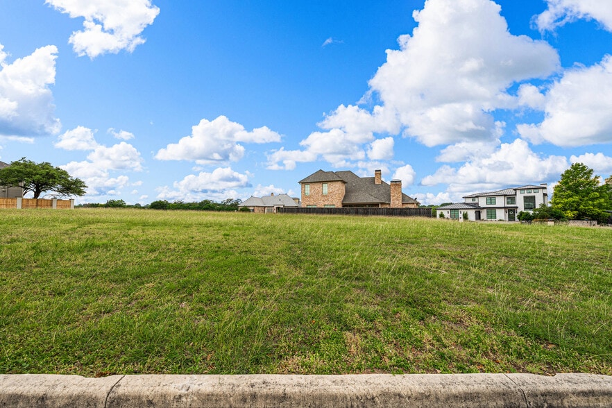 More Photos Of The Enclave, Waco Land For Sale
