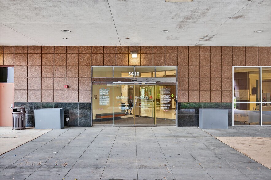 More Photos Of 5420 West Loop S, Bellaire Medical For Lease