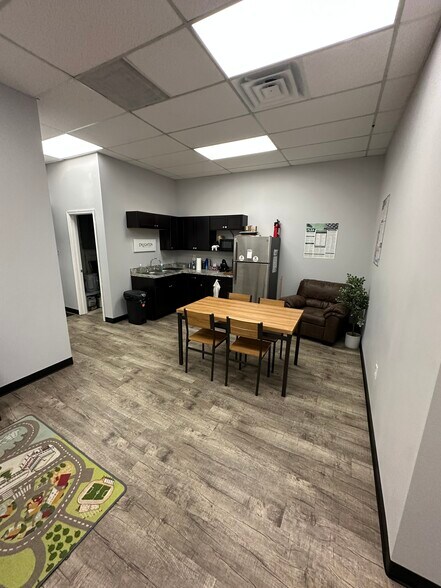 More Photos Of 9537-9573 W 87th St, Overland Park Unknown For Lease